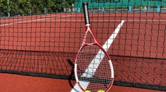 Теннисный корт